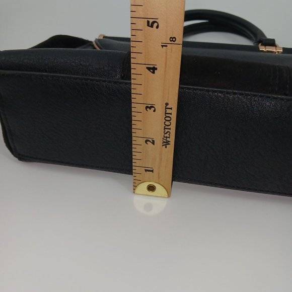 LC BLACK FAUX LEATHER PURSE GOLD ACCENTS LARGE WITH MANY POCKETS - Picture 3 of 10